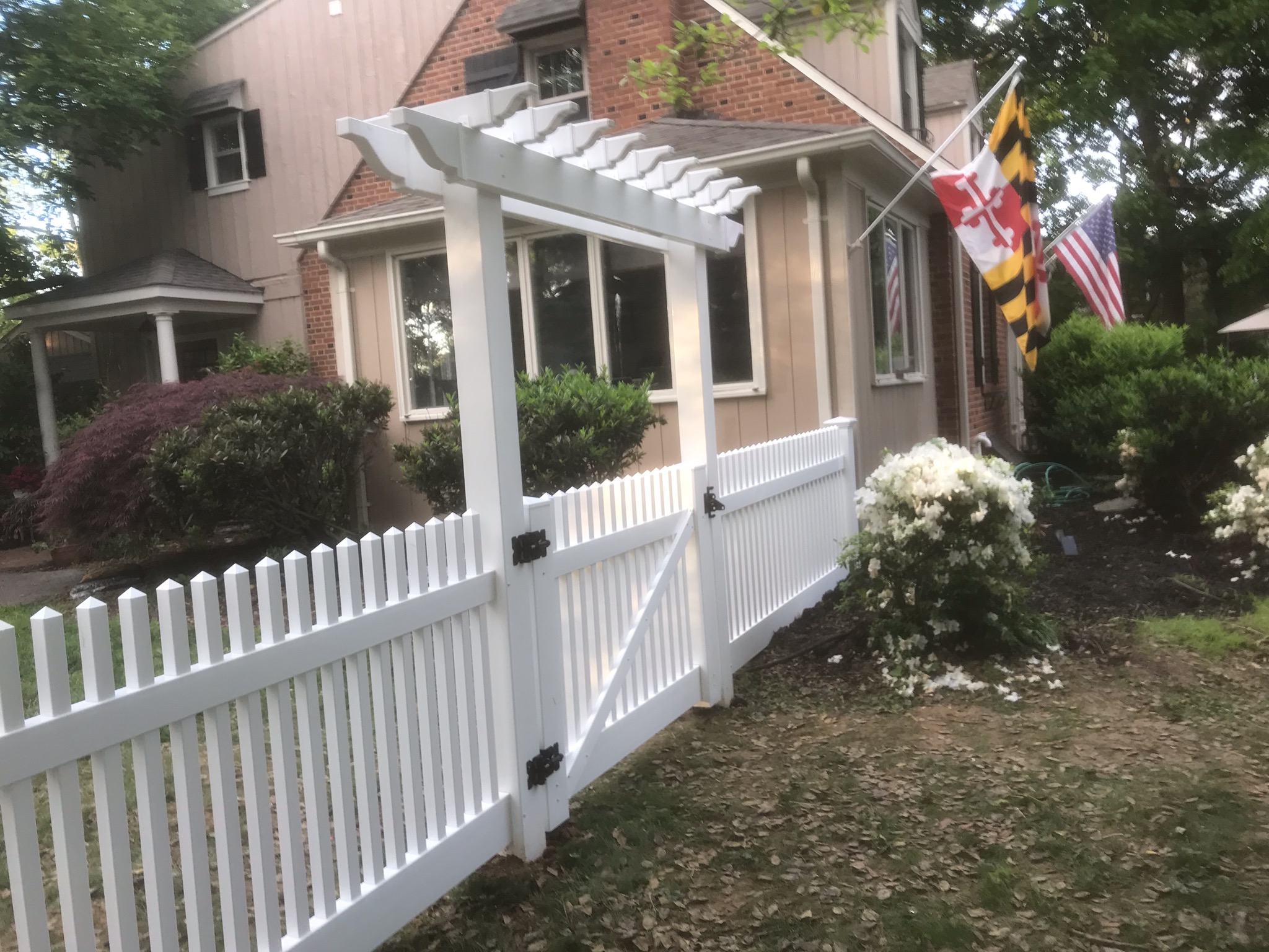 White Vinyl Trellis Top Over Gate2