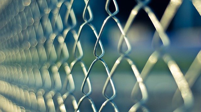 Signs It’s Time to Replace a Chain-Link Fence