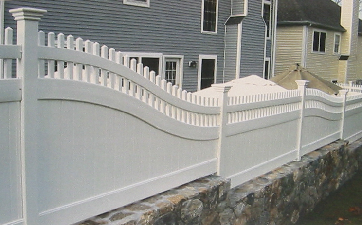 custom vinyl fencing 26-1